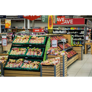 Fußbodenaufkleber im Supermarkt – wie sie Kunden lenken und Zweitplatzierungen massiv verstärken